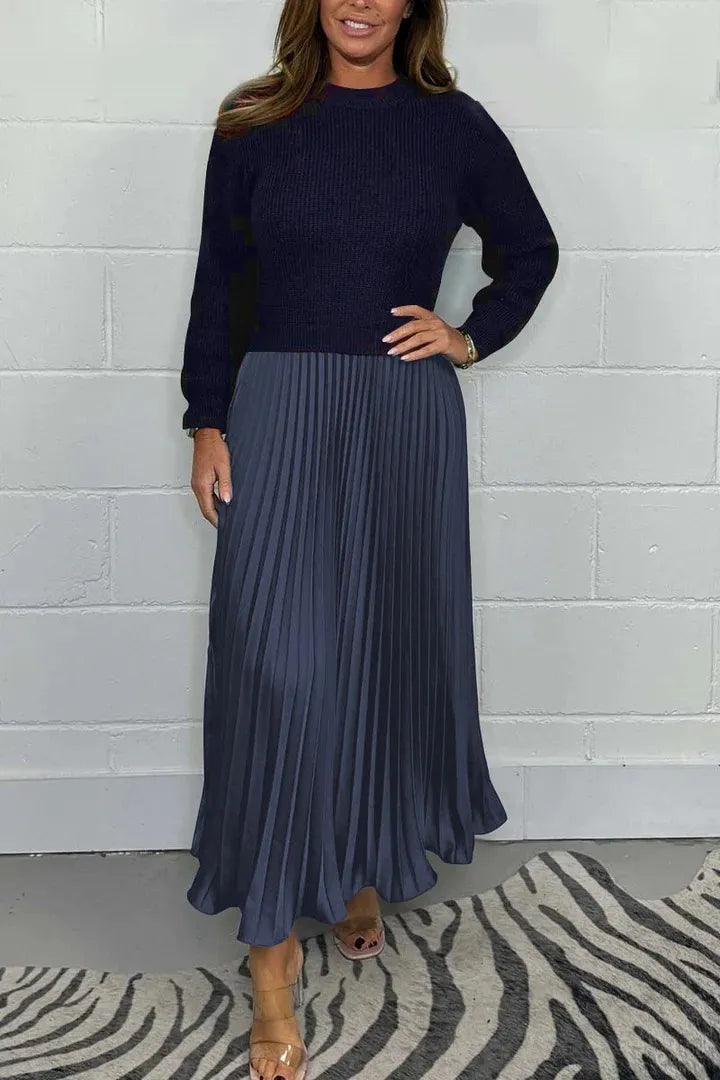 Emma - Kleid mit versenktem Streifenmuster und Faltenrock